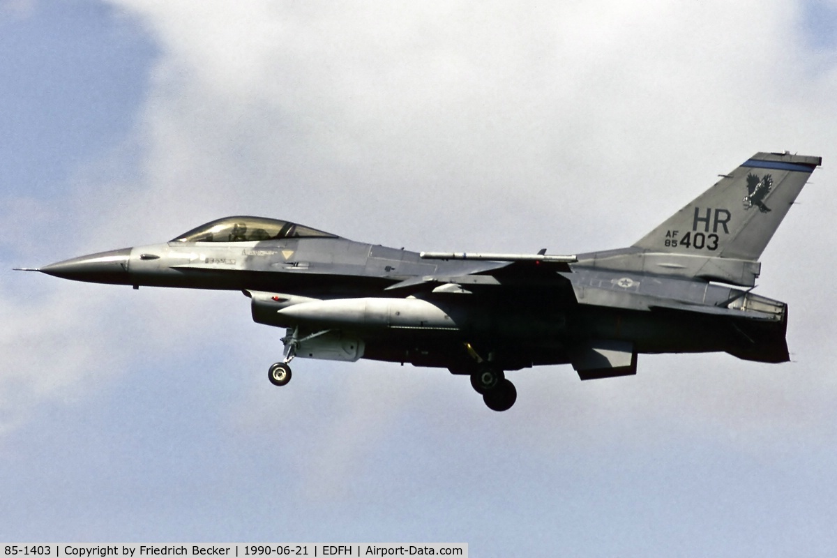 85-1403, 1985 General Dynamics F-16C Fighting Falcon C/N 5C-183, on final RW21