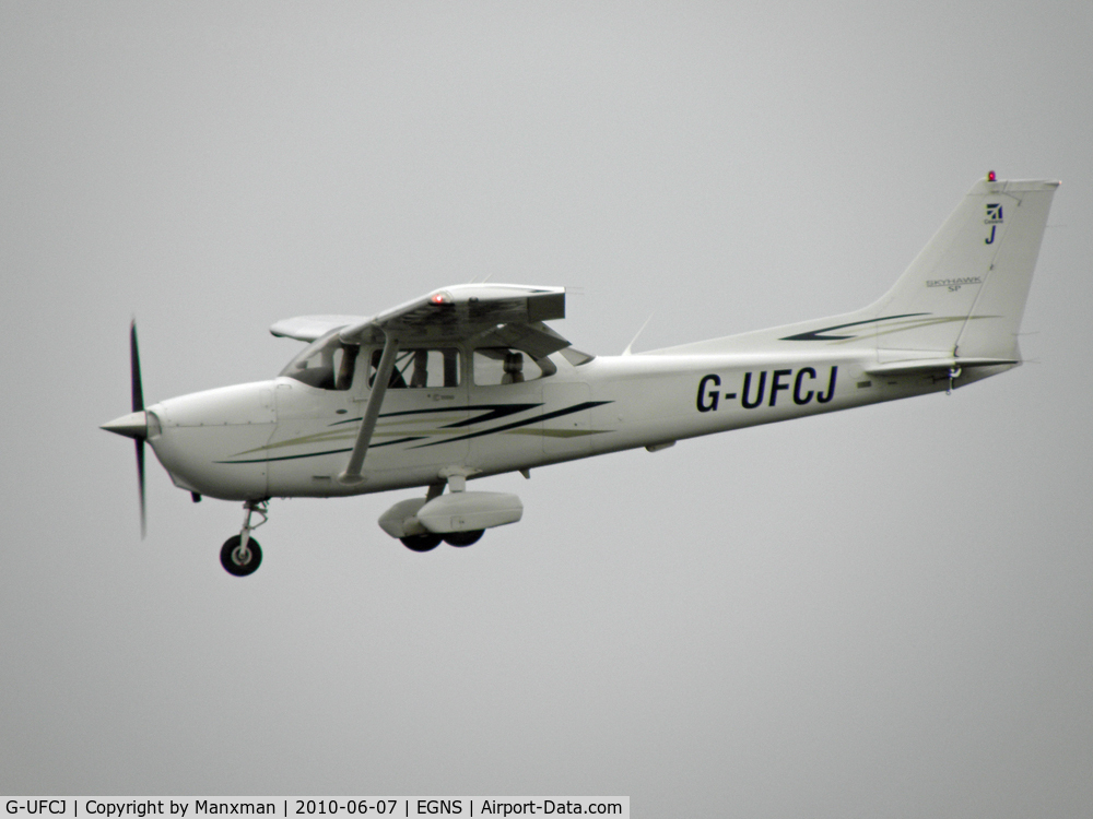 G-UFCJ, 2007 Cessna 172S C/N 172S10485, On finals for Runway 08