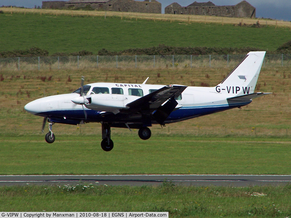 G-VIPW, 1979 Piper PA-31-350 Chieftain C/N 31-7952129, Landing at IOM