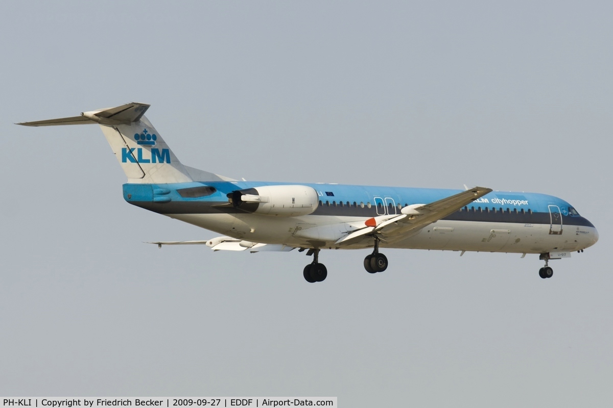 PH-KLI, 1989 Fokker 100 (F-28-0100) C/N 11273, on final RW07R