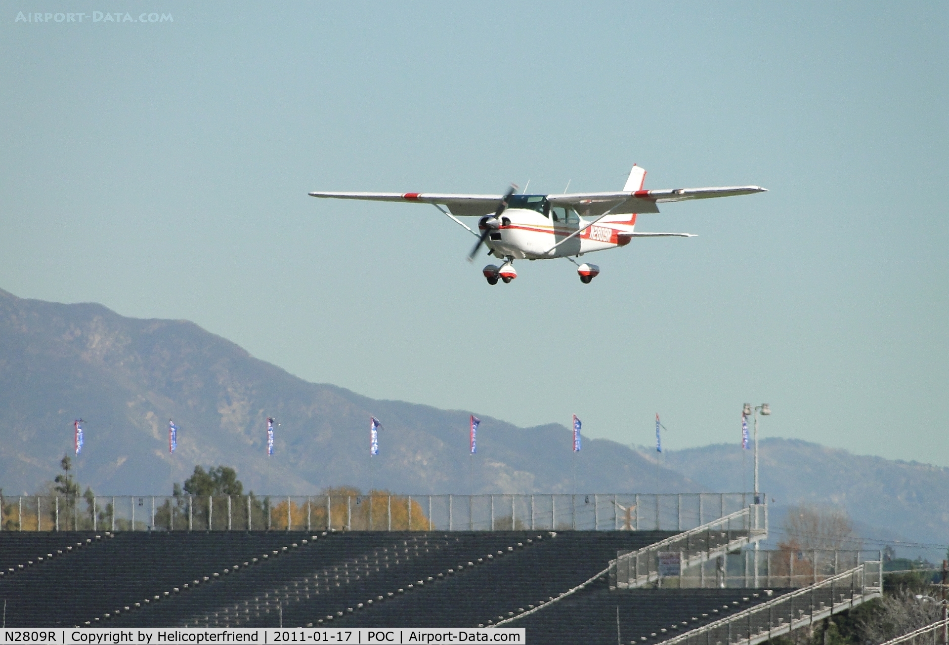 N2809R, 1967 Cessna 182K Skylane C/N 18258409, Over the fence and on final to runway 26L