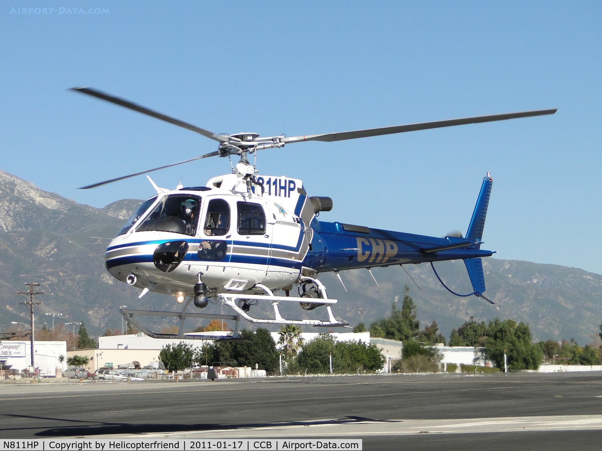 N811HP, 2001 Eurocopter AS-350B-3 Ecureuil Ecureuil C/N 3404, Cessna CHP pilot on board and lifting off