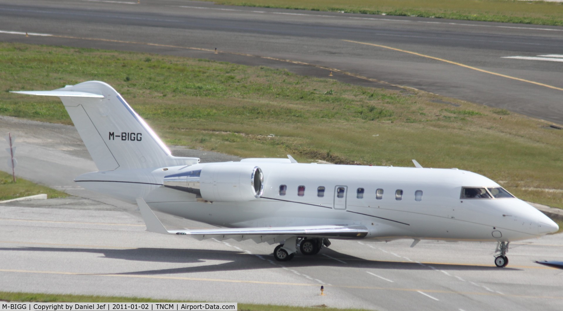 M-BIGG, 2007 Bombardier Challenger 605 (CL-600-2B16) C/N 5722, M-BIGG taxing for take off at TNCM