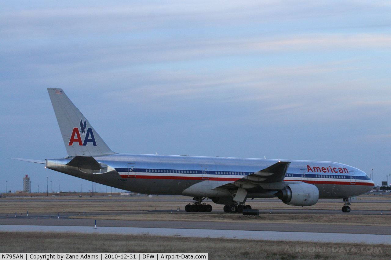 N795AN, 2000 Boeing 777-223 C/N 30257, American Airlines at DFW Airport