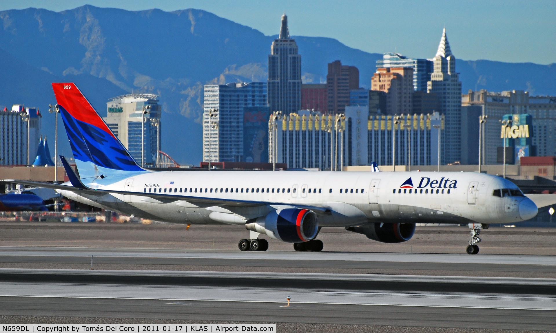 N659DL, 1990 Boeing 757-232 C/N 24421, Delta Air Lines Boeing 757-232 N659DL (cn 24421/293)

Las Vegas - McCarran International (LAS / KLAS)
USA - Nevada, January 17, 2011
Photo: Tomas Del Coro