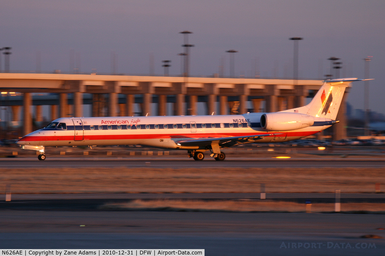 N626AE, 1999 Embraer ERJ-145LR (EMB-145LR) C/N 145117, American Eagle at DFW Airport