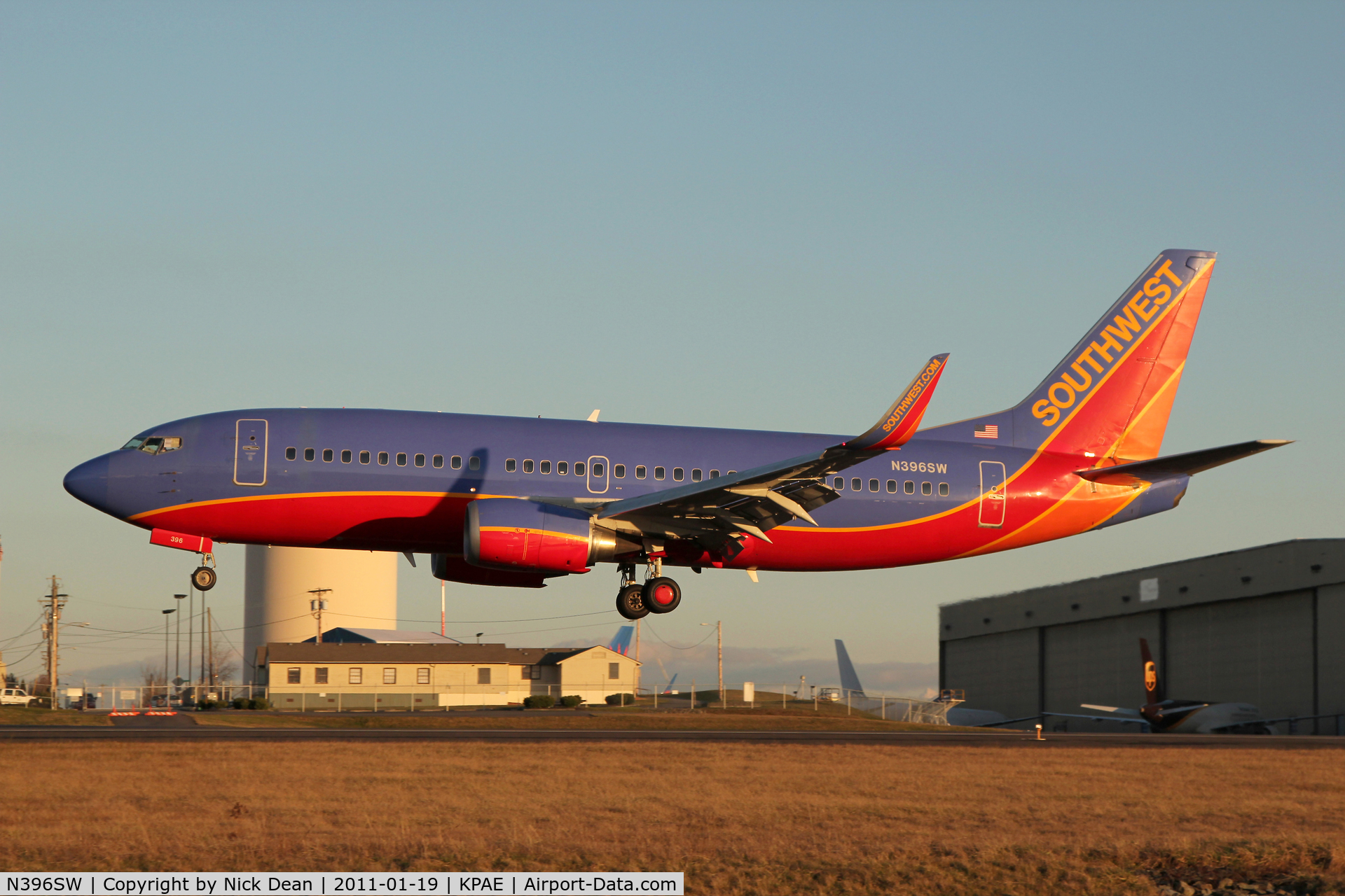 N396SW, 1994 Boeing 737-3H4 C/N 27690, KPAE