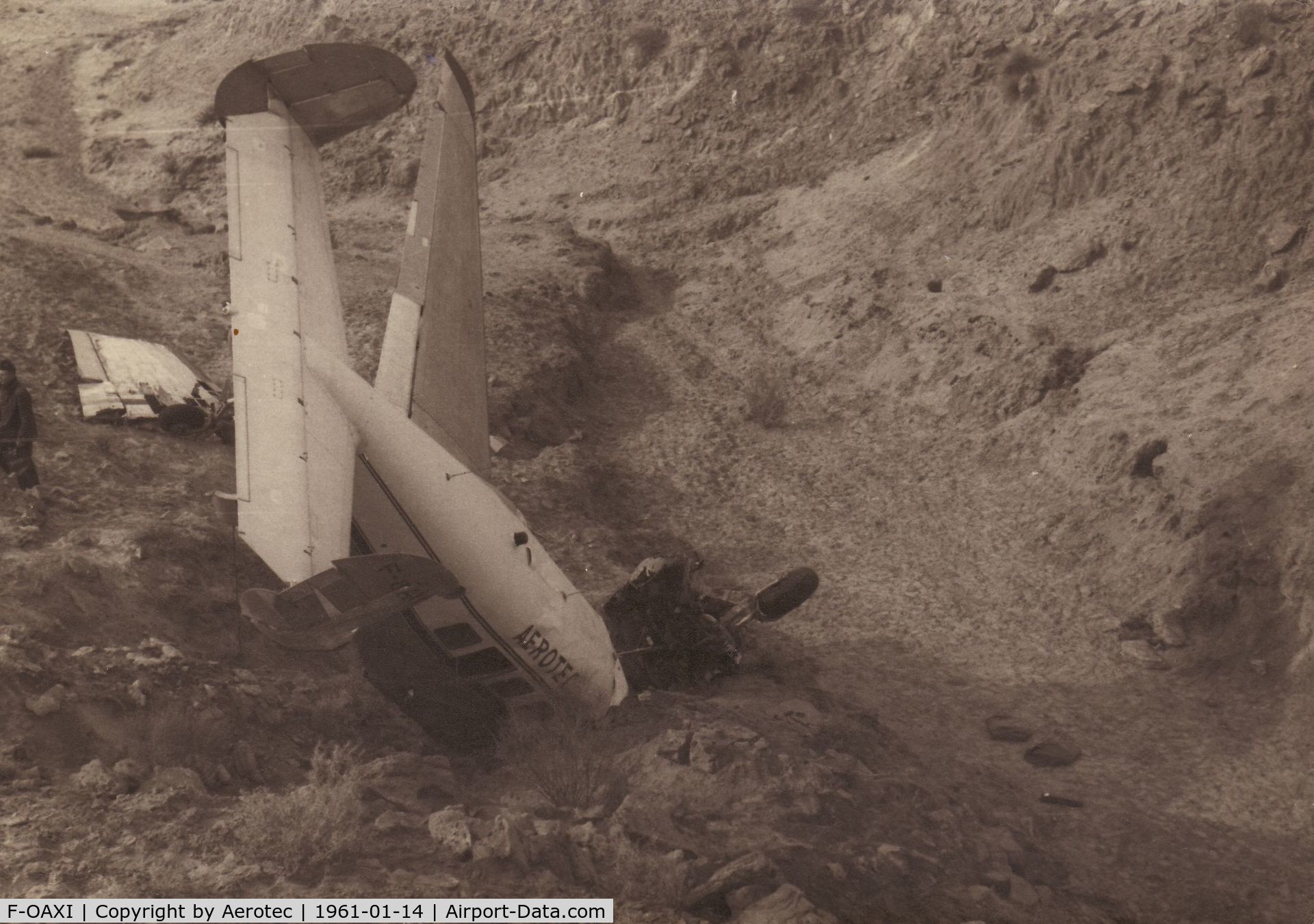 F-OAXI, Beech E18S C/N BA-268, After the crash in Negrine, Algeria