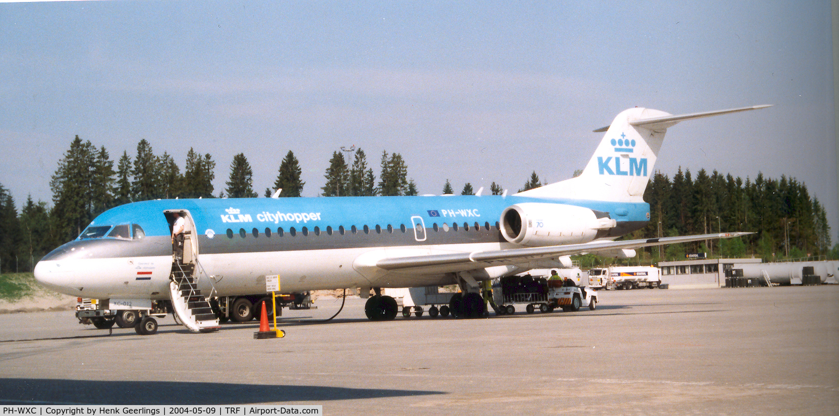 PH-WXC, 1996 Fokker 70 (F-28-0070) C/N 11574, KLM Cityhopper , Torp - Oslo