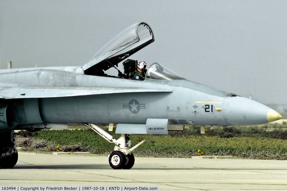 163494, 1988 McDonnell Douglas F/A-18C Hornet C/N 0732/C050, taxying to the flightline
