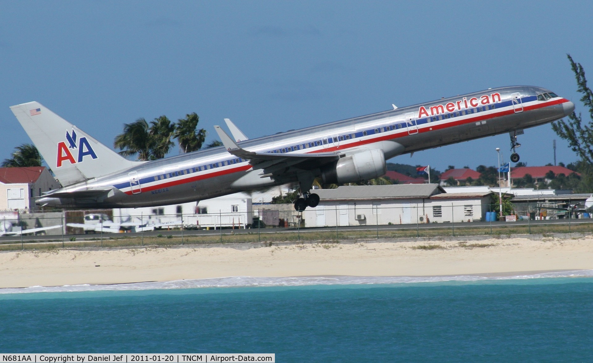 N681AA, 1992 Boeing 757-223 C/N 25338, American airlines N681AA departing TNCM