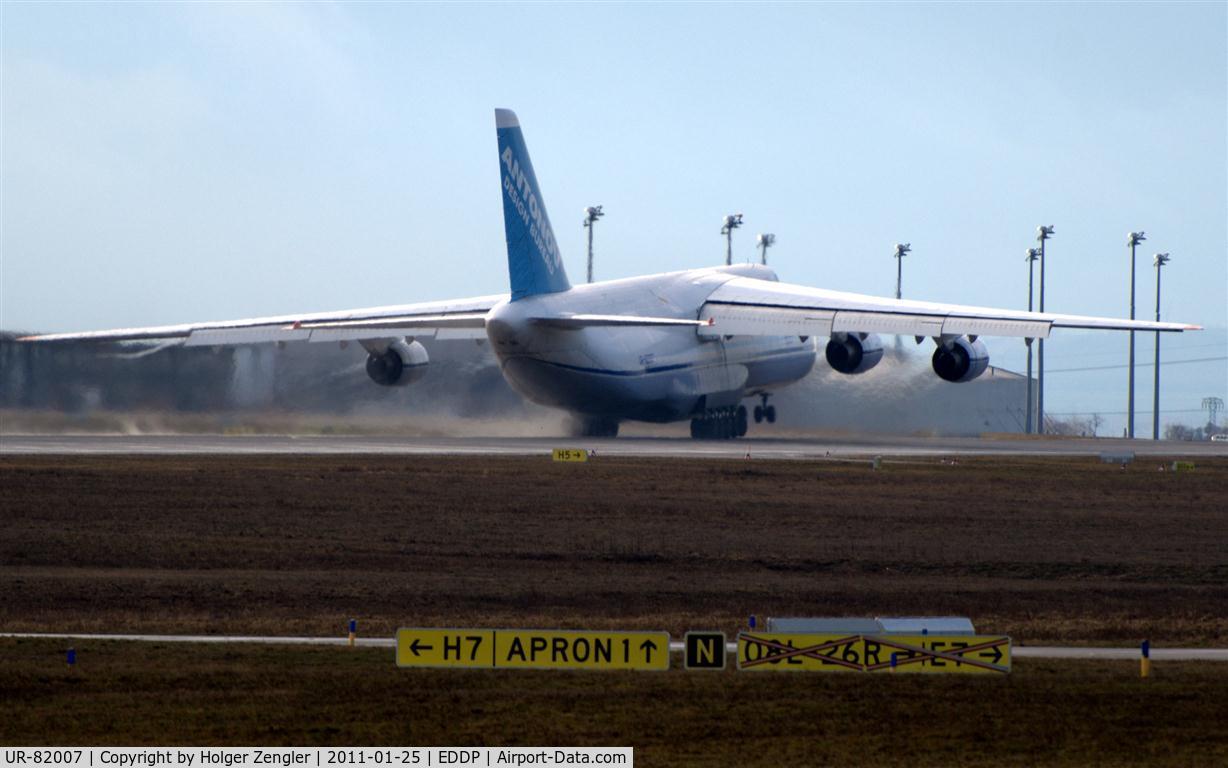 UR-82007, 1988 Antonov An-124-100 Ruslan C/N 19530501005, Looks like she´s going up to APRON 1, doesn´t she?