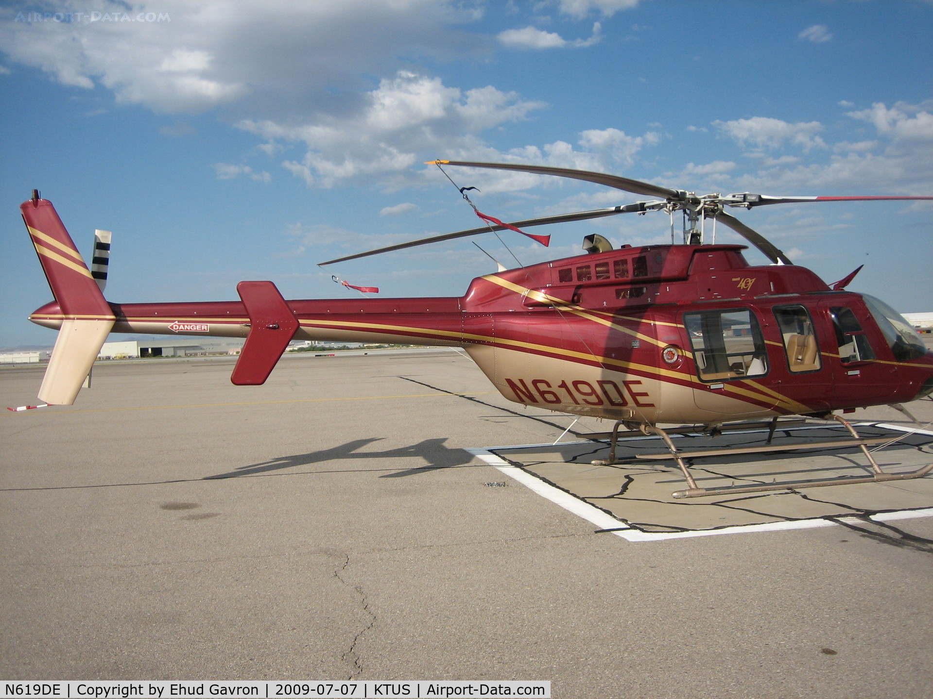N619DE, 2000 Bell 407 C/N 53410, N619DE on the pad at KTUS