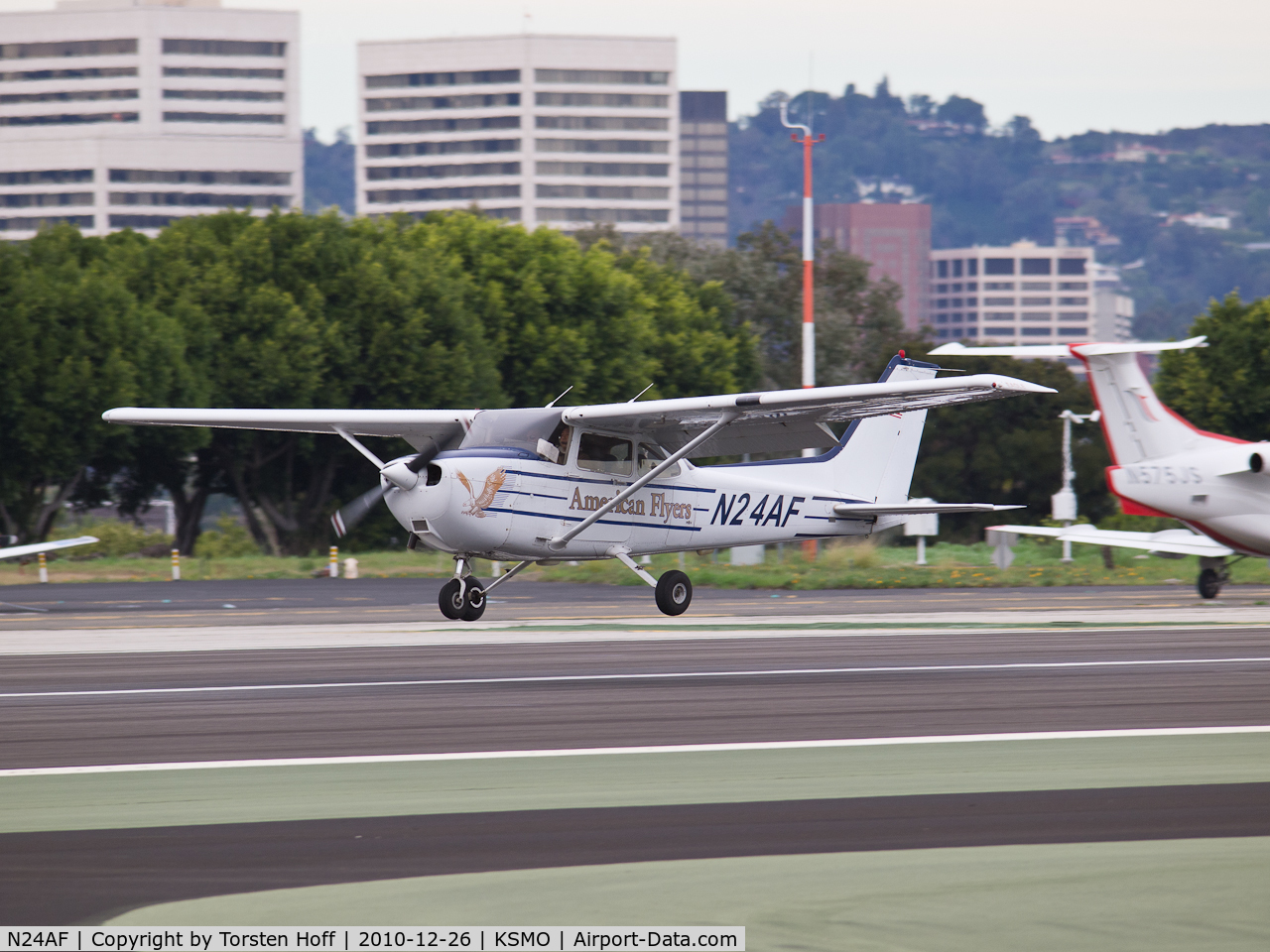 N24AF, 1998 Cessna 172R C/N 17280439, N24AF arriving on RWY 21