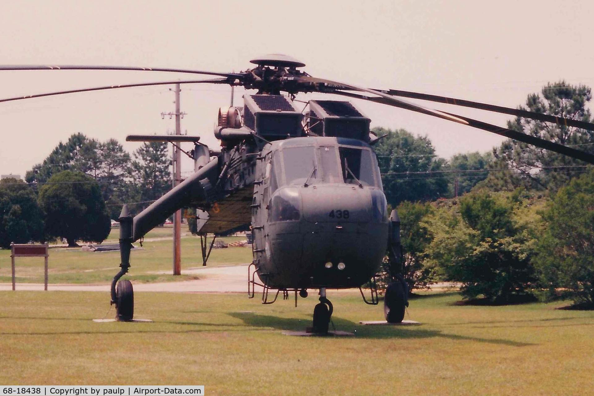 68-18438, 1968 Sikorsky CH-54A Tarhe C/N 64.040, Scanned Photo