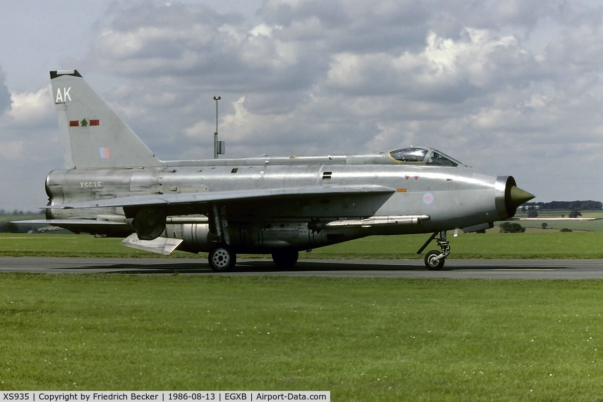 XS935, 1967 English Electric Lightning F.6 C/N 95268, taxying to the active