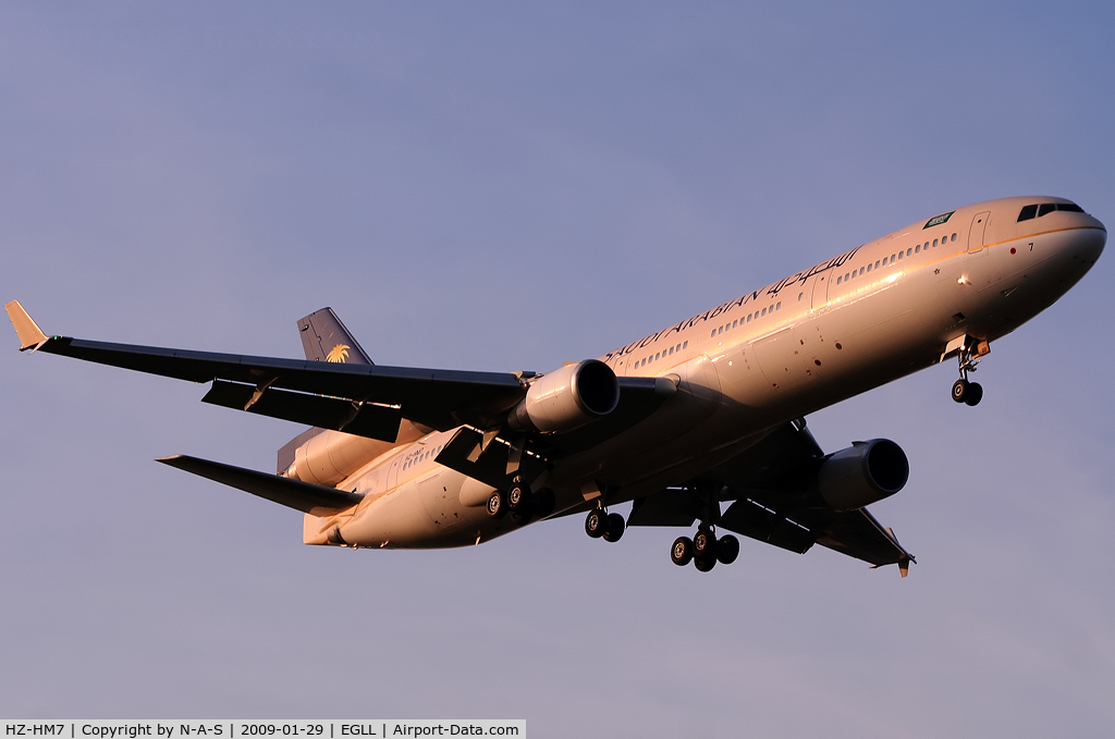 HZ-HM7, McDonnell Douglas MD-11 C/N 48532, Short final