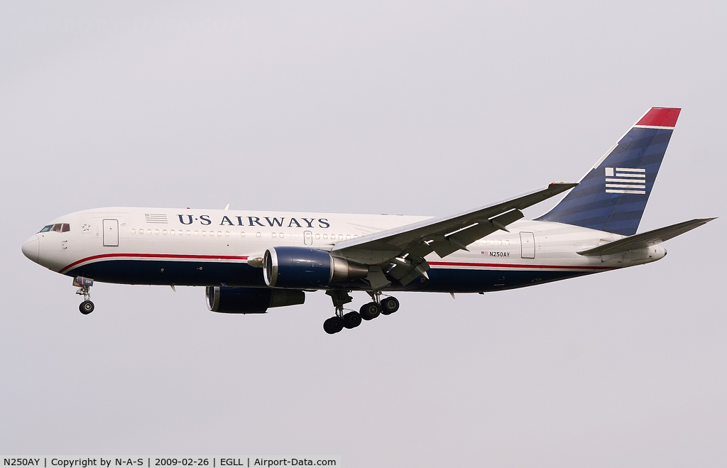 N250AY, 1988 Boeing 767-201 C/N 23902, Short final