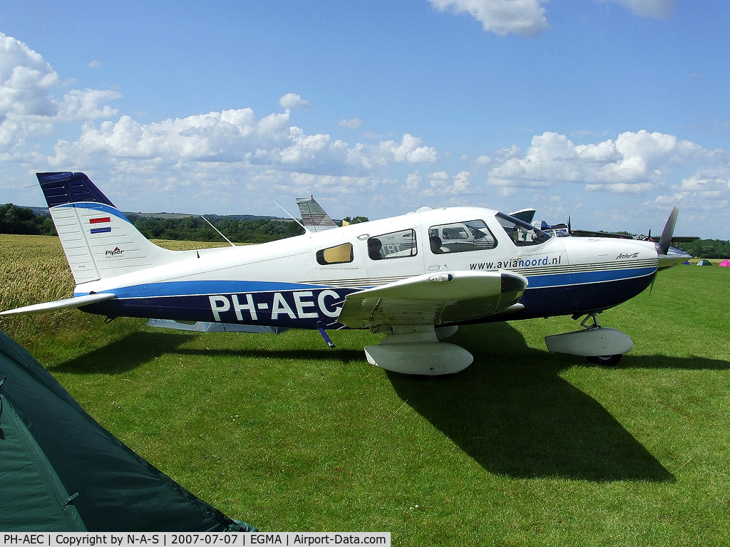 PH-AEC, 1996 Piper PA-28-181 Cherokee Archer III C/N 2843039, Visitor for Flying Legends
