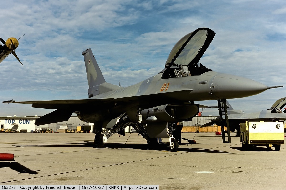 163275, General Dynamics F-16N Fighting Falcon C/N 3-M-8, flightline at Miramar