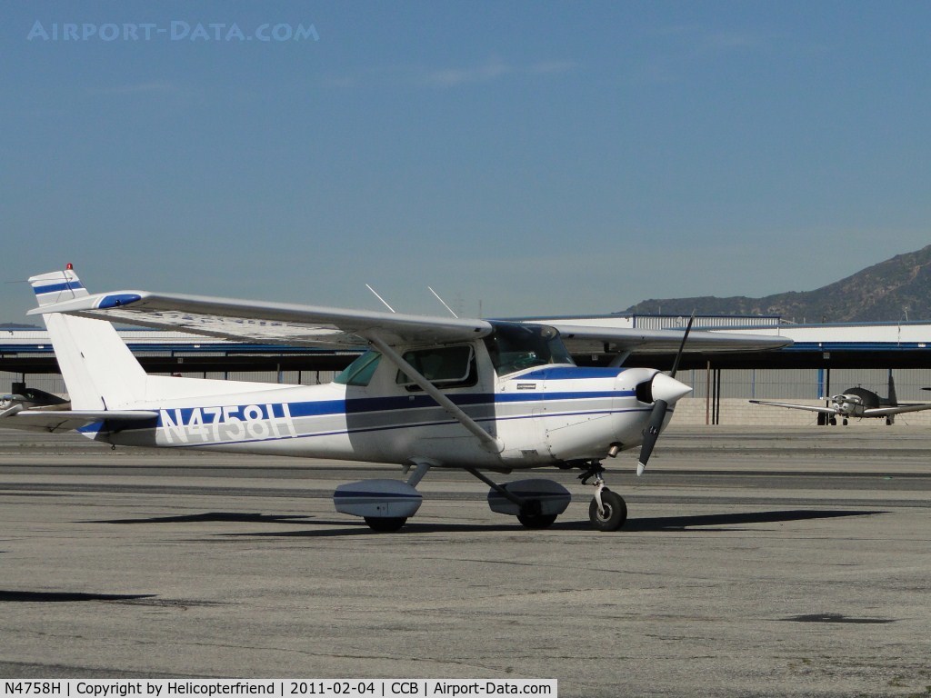 N4758H, Cessna 152 C/N 15283977, Waiting to start up so he can taxi to the runway for take off