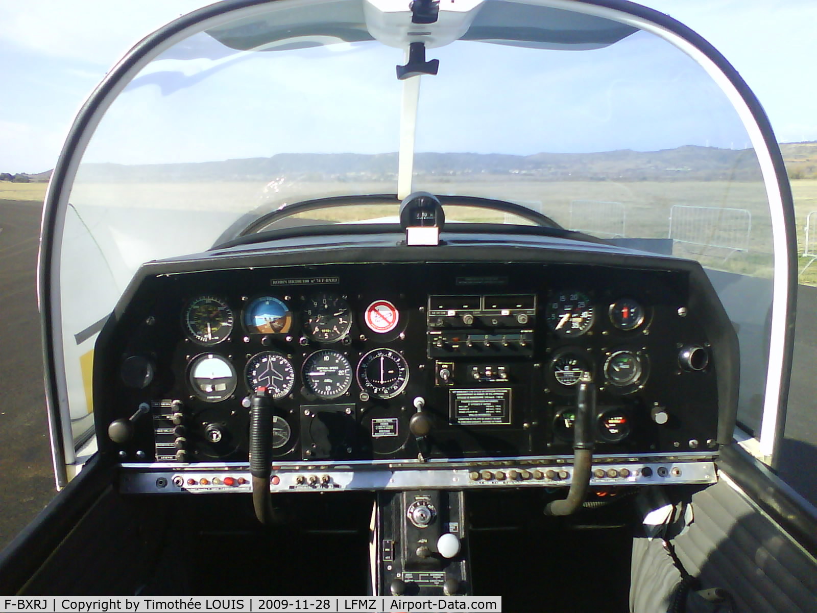 F-BXRJ, Robin HR-200-100 Club C/N 74, Cockpit