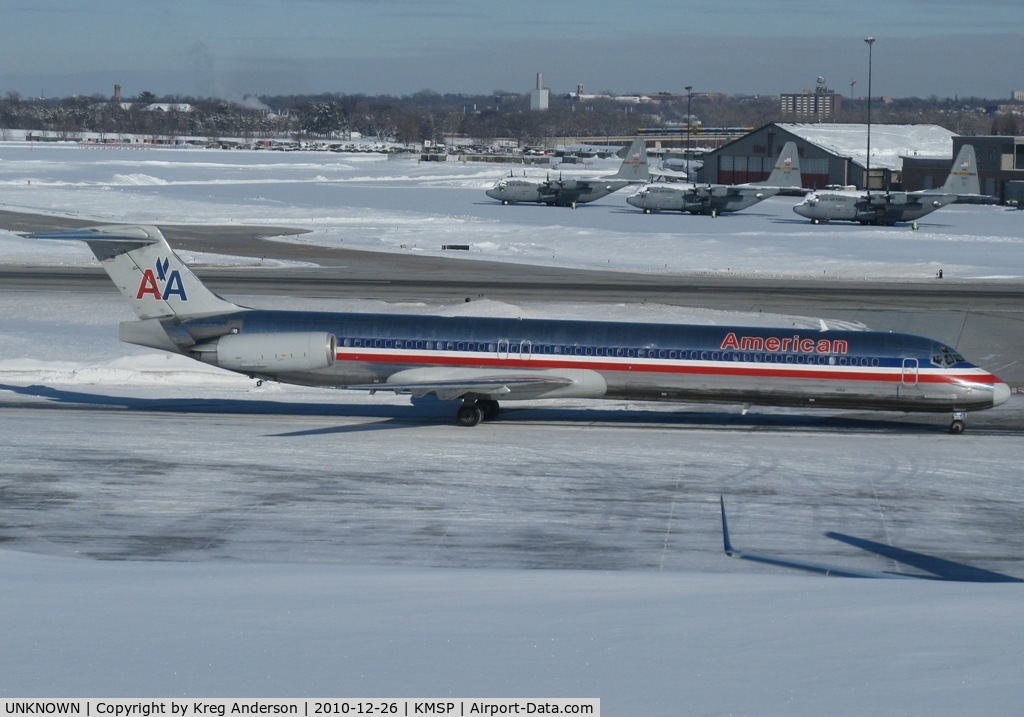 UNKNOWN, McDonnell Douglas DC-8 C/N Unknown, American Airlines MD-80. Wasn't able to grab the registration number.
