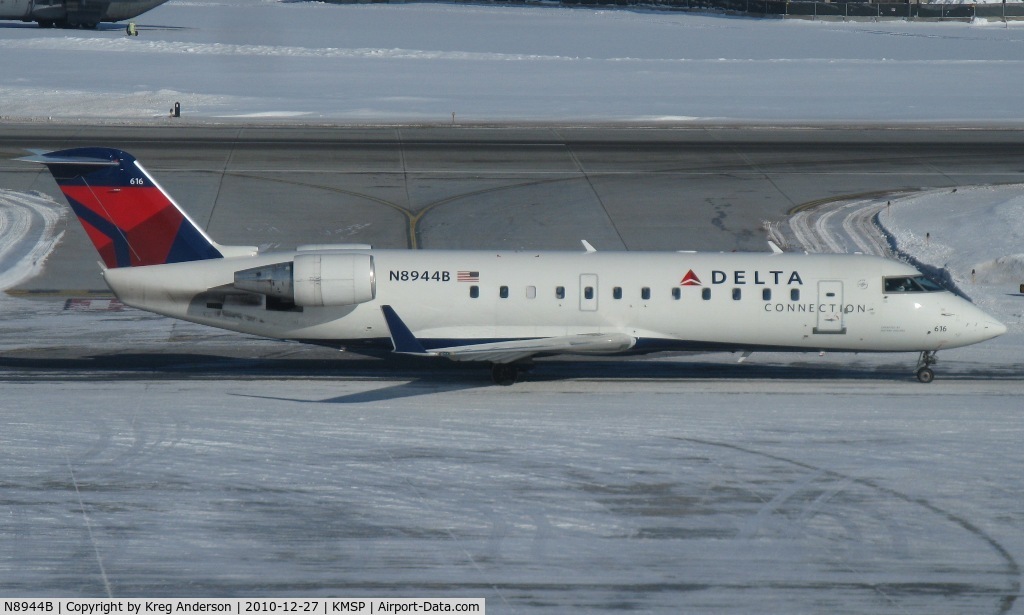 N8944B, 2004 Canadair CRJ-200 (CL-600-2B19) C/N 7944, Delta Connection Bombardier CRJ-200