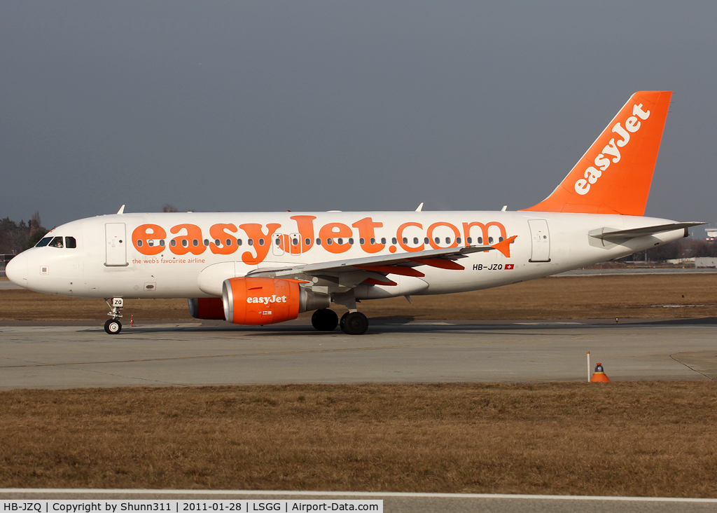 HB-JZQ, 2005 Airbus A319-111 C/N 2450, Lining up rwy 05 for departure...