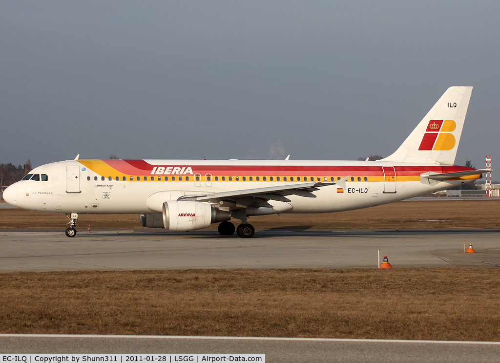 EC-ILQ, 2002 Airbus A320-214 C/N 1736, Lining up rwy 05 for departure...