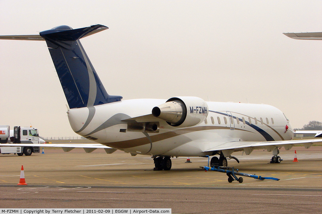 M-FZMH, 2006 Bombardier Challenger 850 (CL-600-2B19) C/N 8068, Challenger 850 at Luton