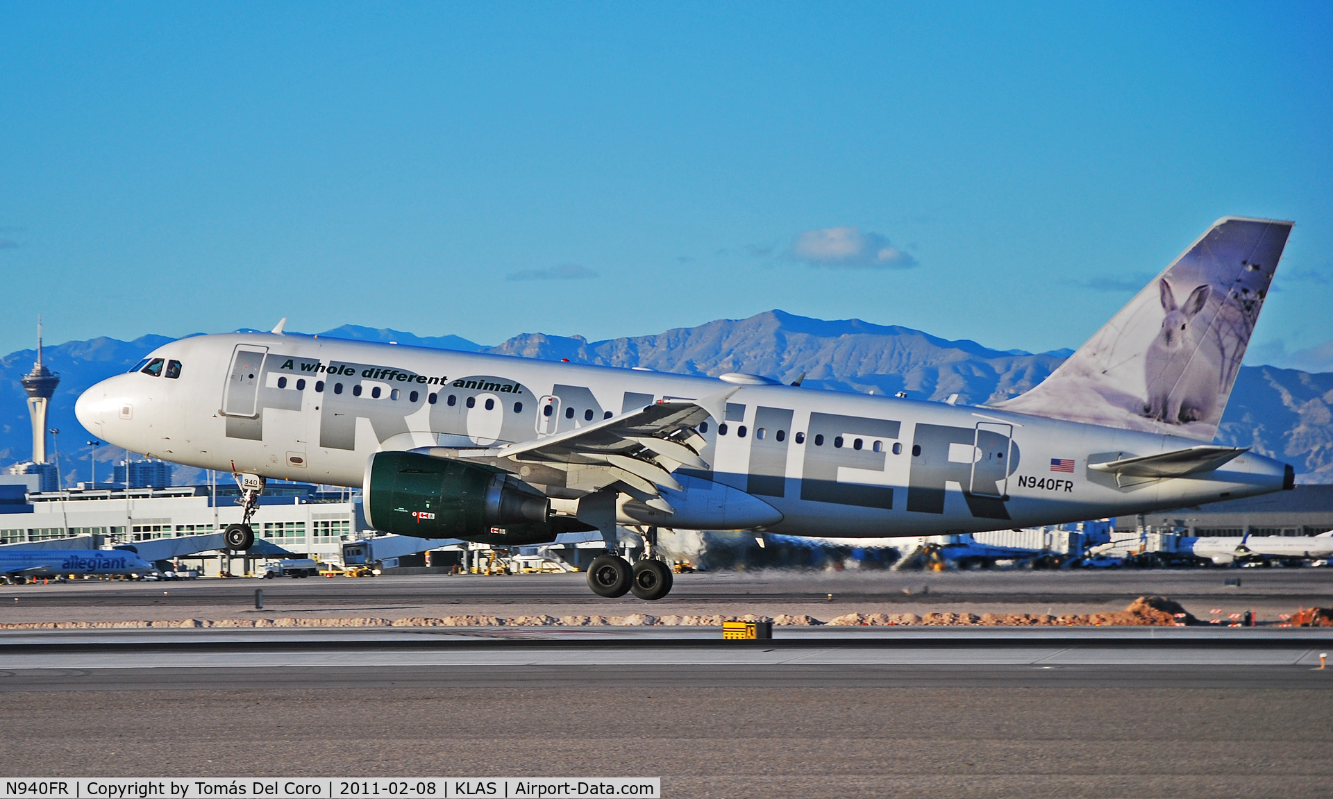 N940FR, 2005 Airbus A319-111 C/N 2465, Frontier Airlines N940FR Airbus A319-111 C/N 2465

Las Vegas - McCarran International (LAS / KLAS)
USA - Nevada, February 8, 2011
Photo: Tomás Del Coro