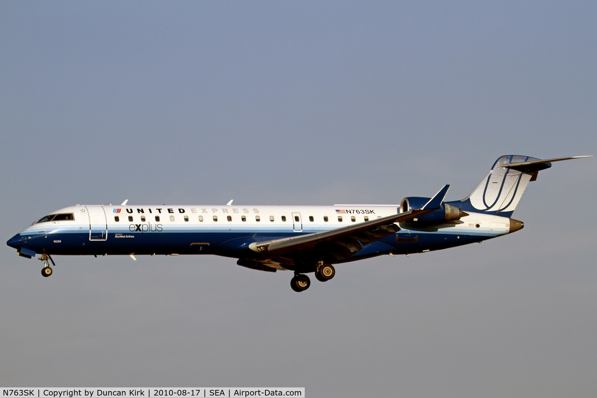 N763SK, 2005 Bombardier CRJ-701ER (CL-600-2C10) Regional Jet C/N 10228, Landing on 34L
