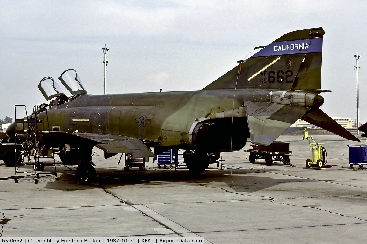 65-0662, 1965 McDonnell F-4D Phantom II C/N 1678, flightline at Fresno Yosemite International Airport