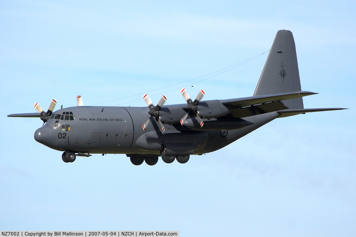 NZ7002, 1965 Lockheed C-130H Hercules C/N 382-4053, finals to 02