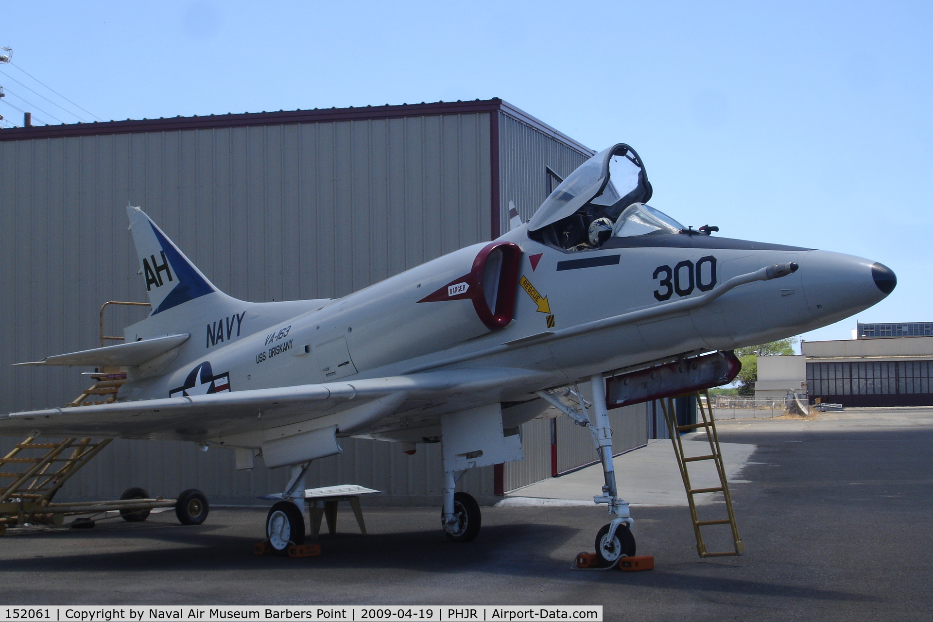 152061, Douglas A-4E Skyhawk C/N 13449, temp markings for AH300 from VA163. Aircraft is now wearing its former original VC-1 Markings.