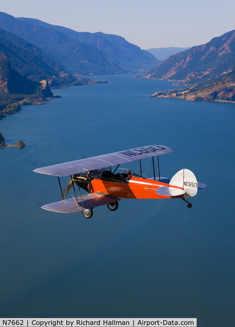 N7662, Waco GXE C/N 1657, WAAAM's 1928 WACO 10 Flying over the Columbia River in Hood River Oregon