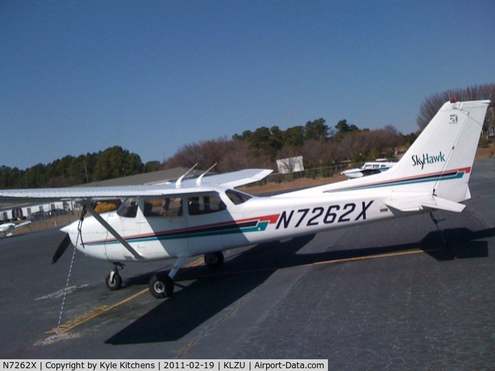 N7262X, Cessna 172R C/N 17280993, Cessna 172R - N7262X - Tied down @ The Flight School