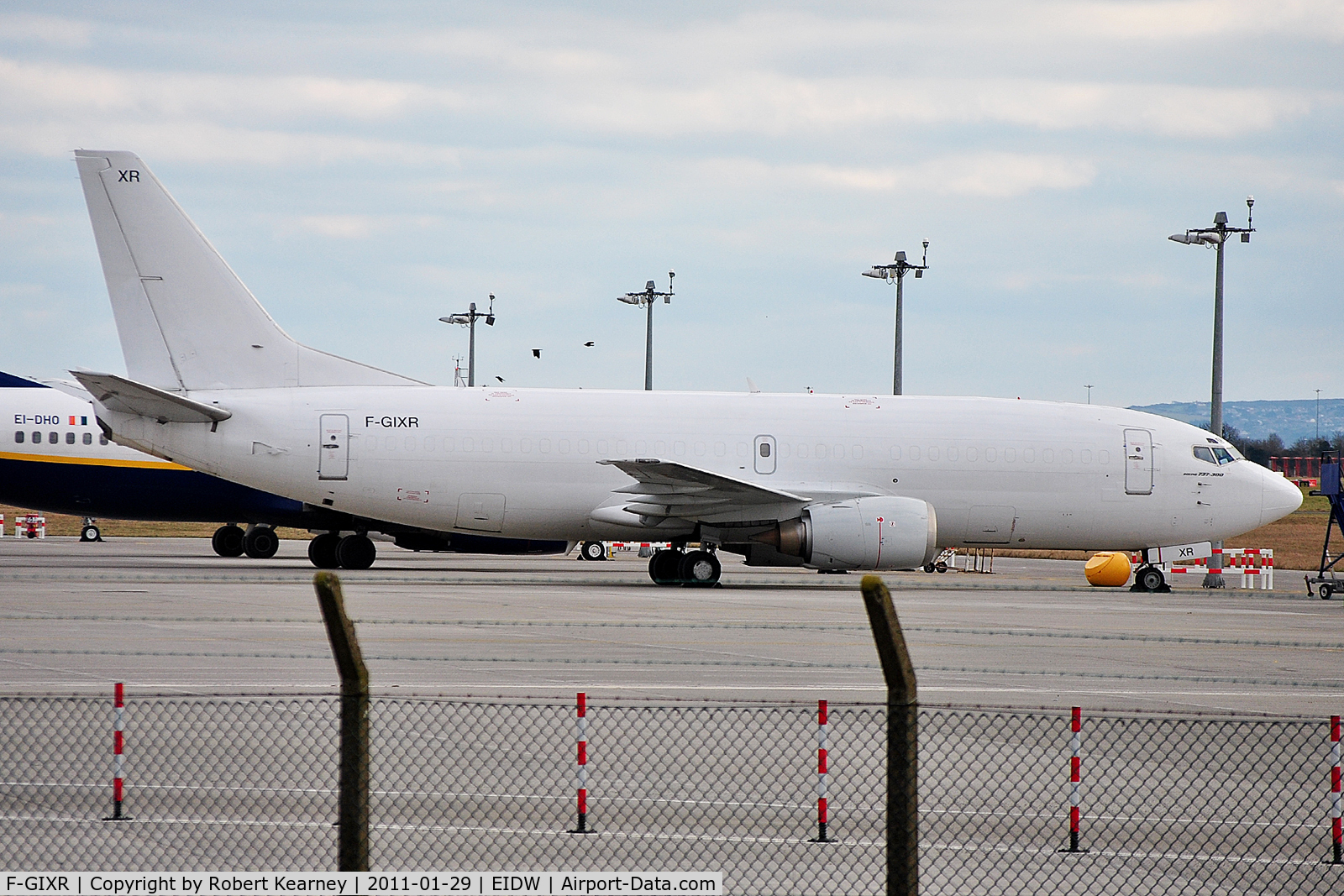 F-GIXR, 1992 Boeing 737-3H6 C/N 27125, Surprise cargo parked up