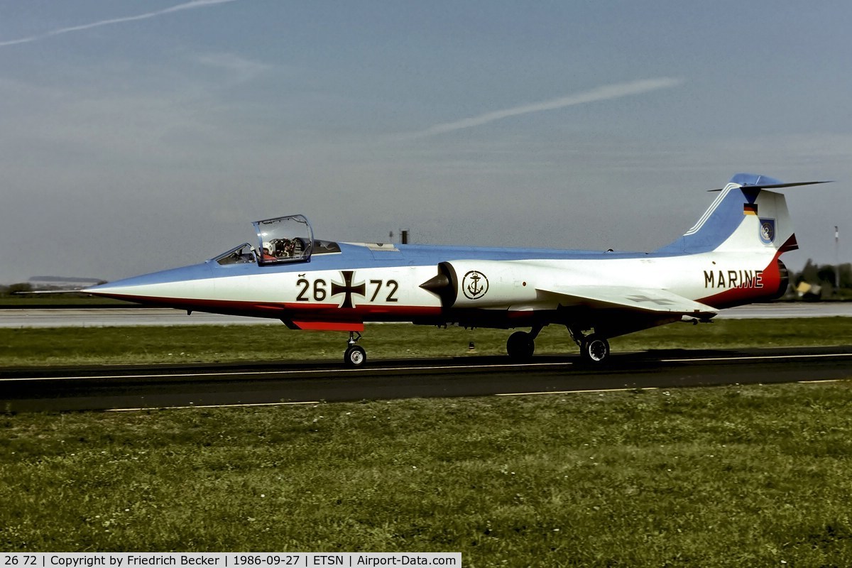 26 72, Lockheed F-104G Starfighter C/N 683-7418, one Viking is taxying to the active