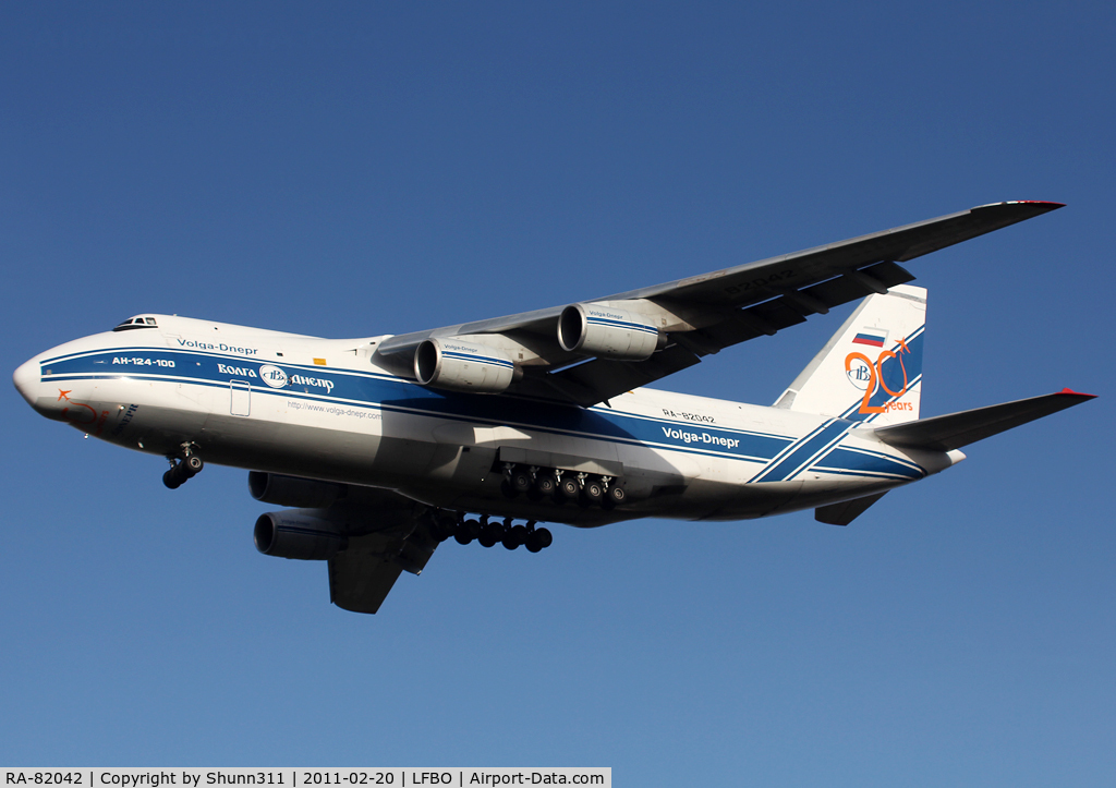 RA-82042, 1991 Antonov An-124-100 Ruslan C/N 9773054055093/0606, Landing rwy 32L with additionnal 20th birthday stickers...