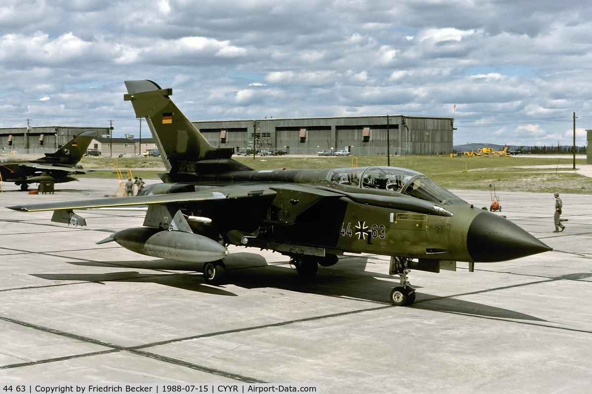 44 63, Panavia Tornado IDS C/N 412/GS120/4163, taxying to the active