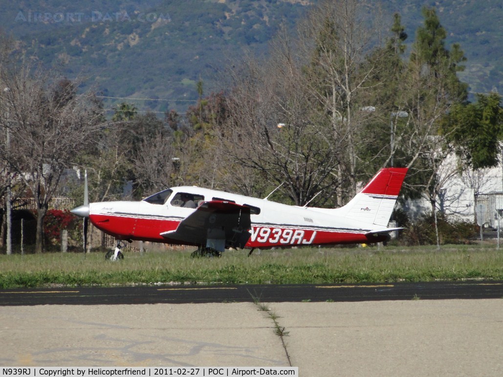 N939RJ, 1998 Piper PA-28-181 C/N 2843136, Rolling out after landing