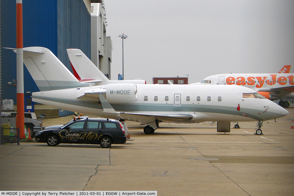 M-MDDE, 2004 Bombardier Challenger 604 (CL-600-2B16) C/N 5598, Challenger CL604 (ex OE-IGJ) at Luton