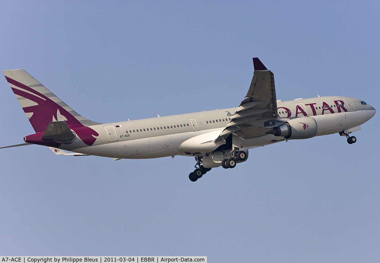 A7-ACE, 2004 Airbus A330-203 C/N 571, New visitor to Brussels (since late january 2011) taking off from rwy 07R to Doha by a sunny winter day. Nose gear on the move. Qatar's CEO wants to make Qatar World's airline #1.