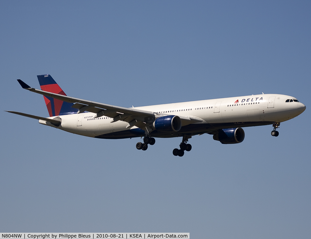 N804NW, 2003 Airbus A330-323 C/N 0549, My first Delta A330, I think. Short final rwy 34R. Who says Seattle has a rainy climate ?