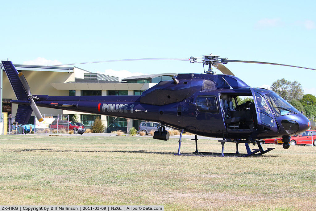 ZK-HKG, Aerospatiale AS-355F-1 Ecureuil 2 C/N 5267, landed after doing a sweep over the quake ravaged eastern suburbs
