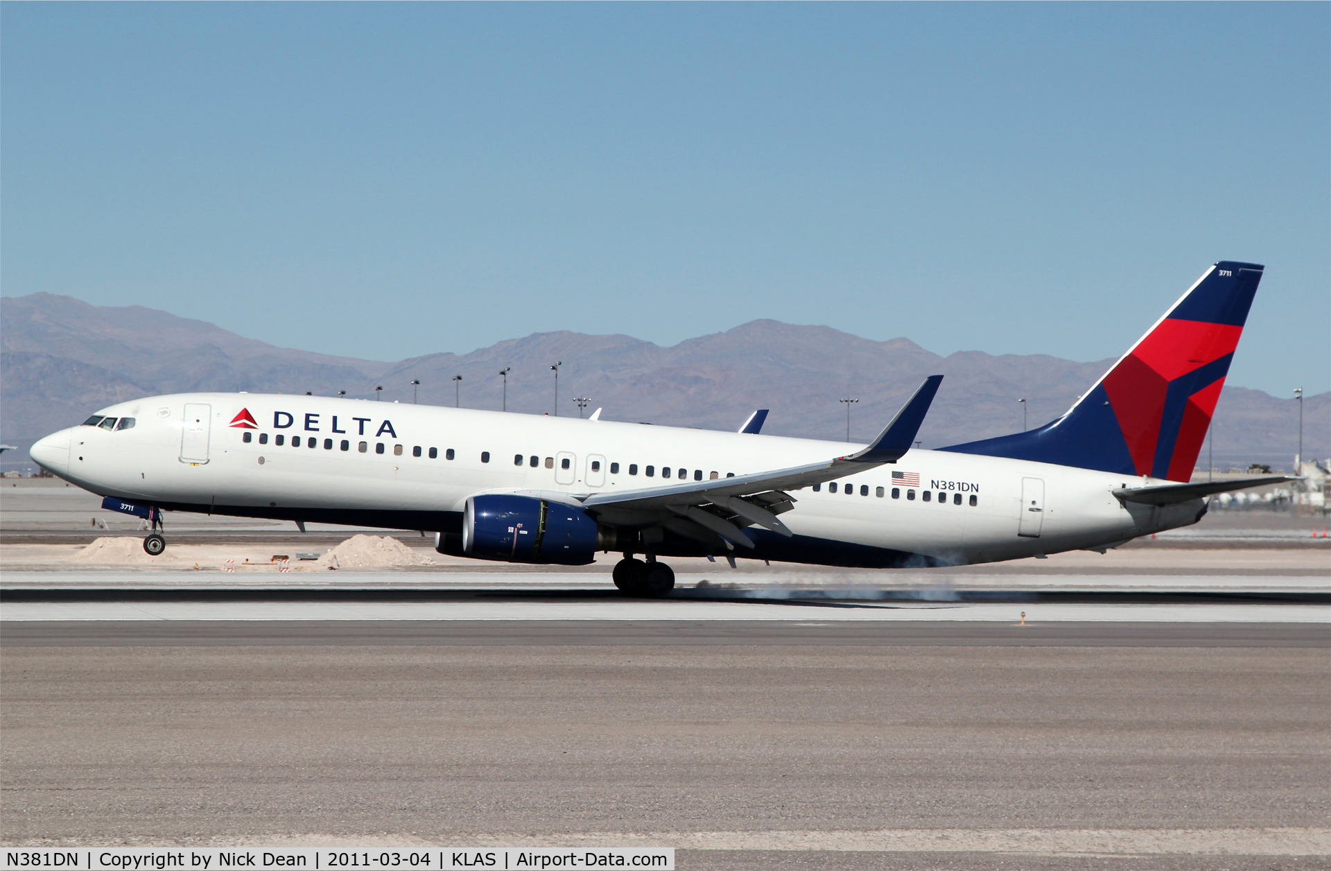 N381DN, 1999 Boeing 737-832 C/N 30350, KLAS