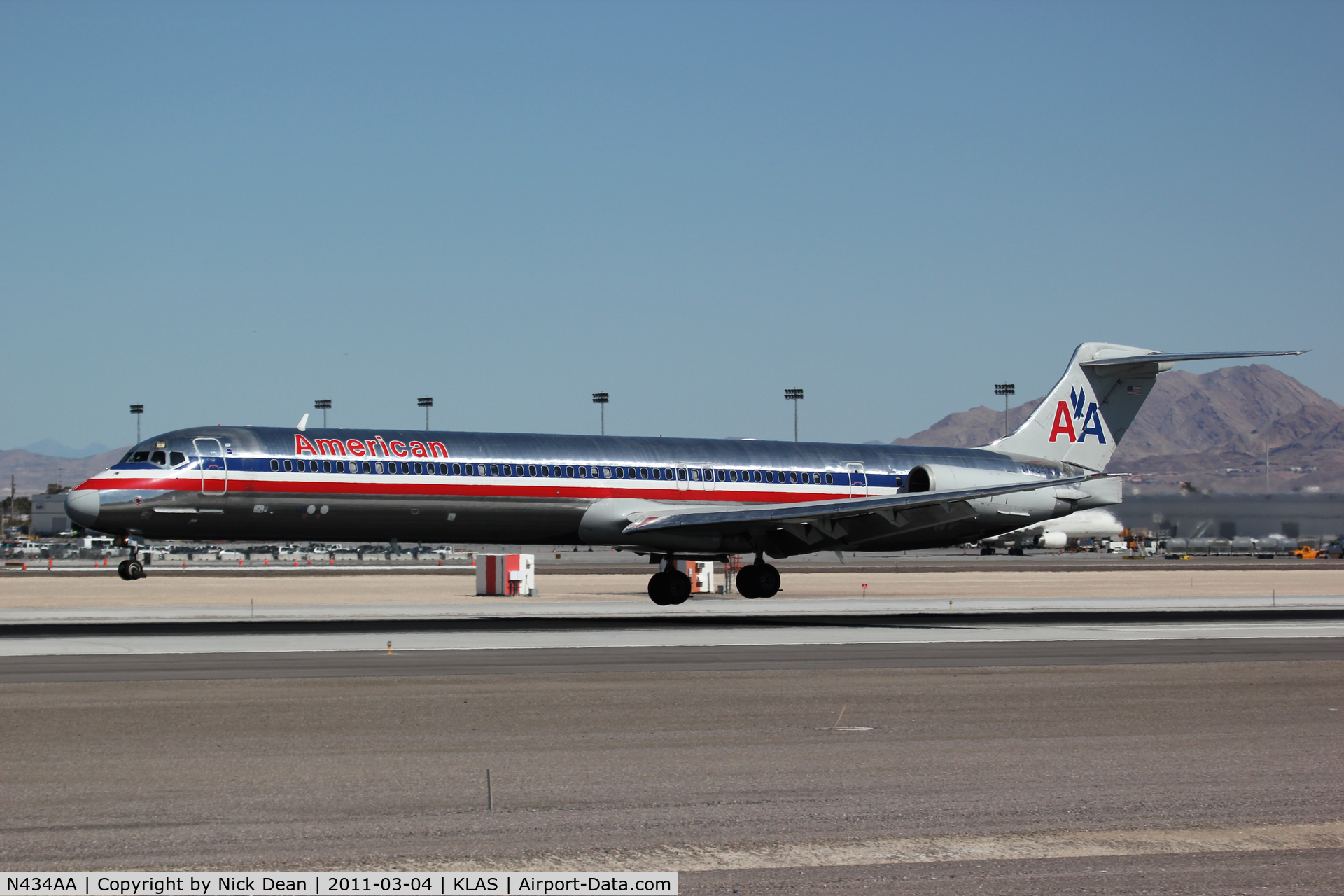 N434AA, 1987 McDonnell Douglas MD-83 (DC-9-83) C/N 49452, KLAS