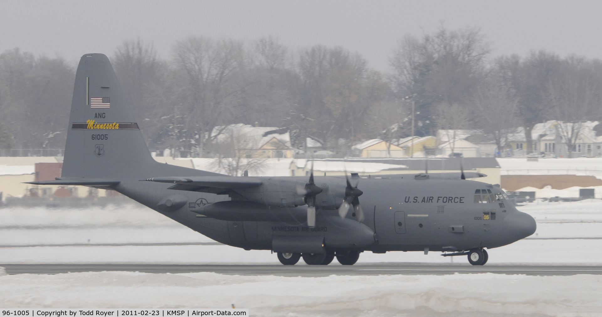 96-1005, 1996 Lockheed C-130H Hercules C/N 382-5425, Departing MSP